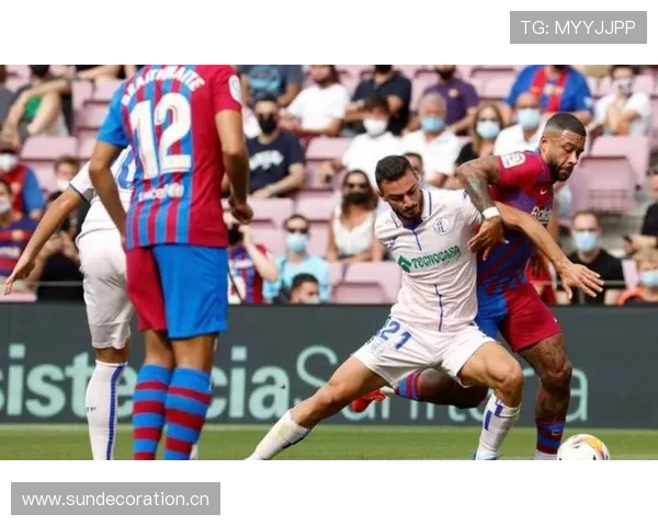 巴萨进攻体系过度依赖边路问题显现,对战术平衡与比赛应变能力形成制约 巴萨进攻体系过度依赖边路问题显现,对战术平衡与比赛应变能力形成制约