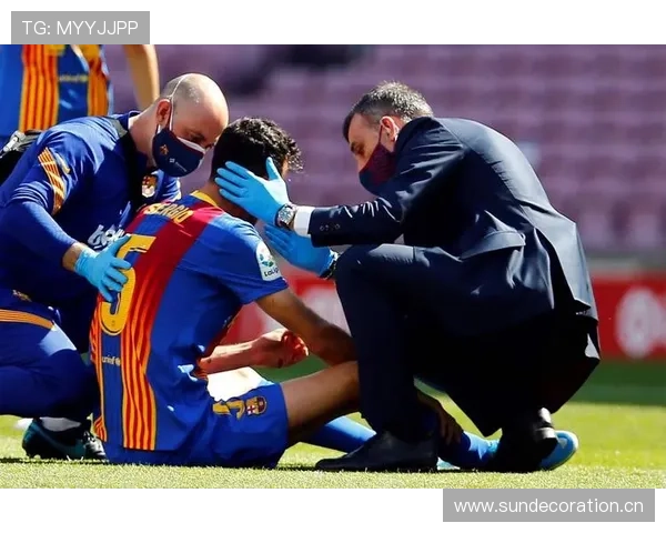 苏亚雷斯训练完回家直接啃牛排，这食量谁顶得住